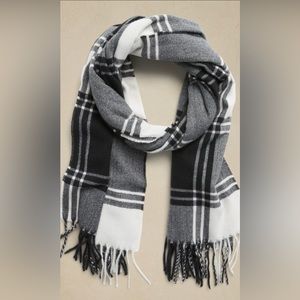 Banana Republic Large Plaid Scarf - One Size / Black and White Plaid